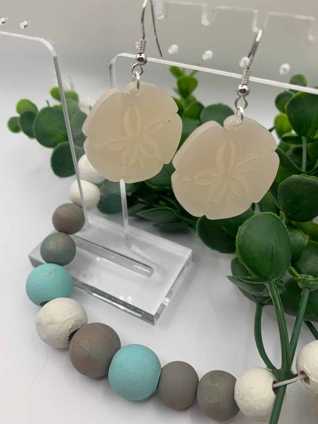 Acrylic Sand Dollar Off-White Dangles