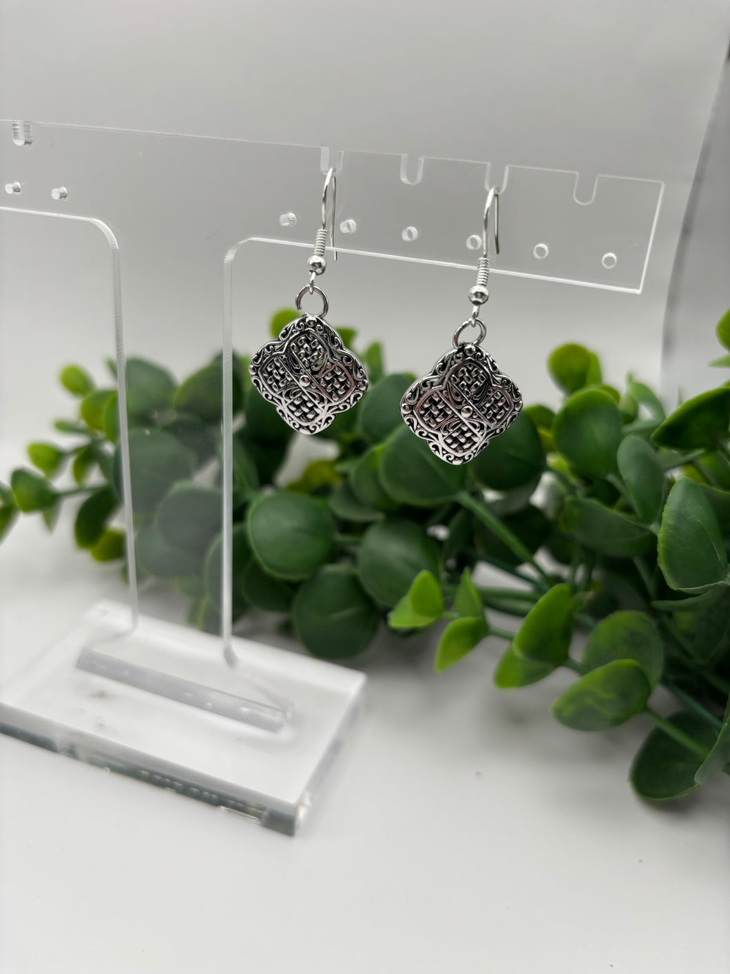 Metal Diamond Shape Filigree Dangle Earrings