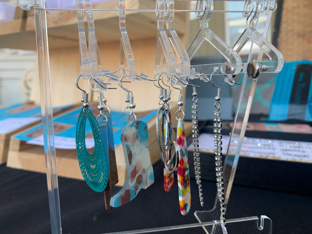 Clothesline Style Acrylic Earring Stand